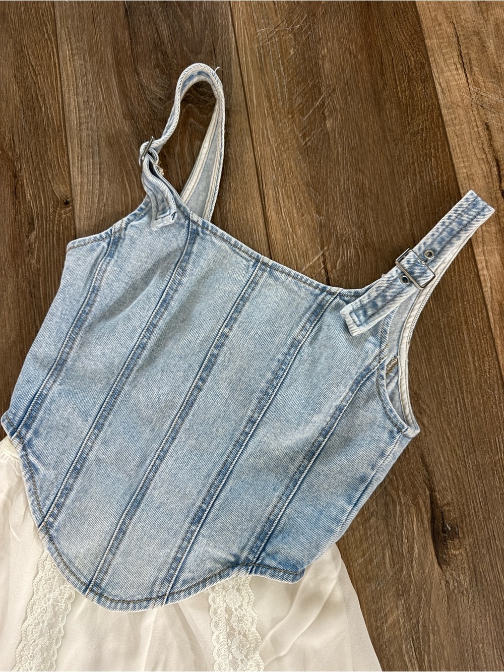 Western outfit. Denim top and beige skirt - Picture 2 of 3